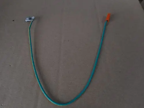 Zündkabel mit einem steckbaren Anschluss und einem abisolierten Ende, geeignet für Anwendungen, möglicherweise in Verbindung mit Remeha-Produkten.